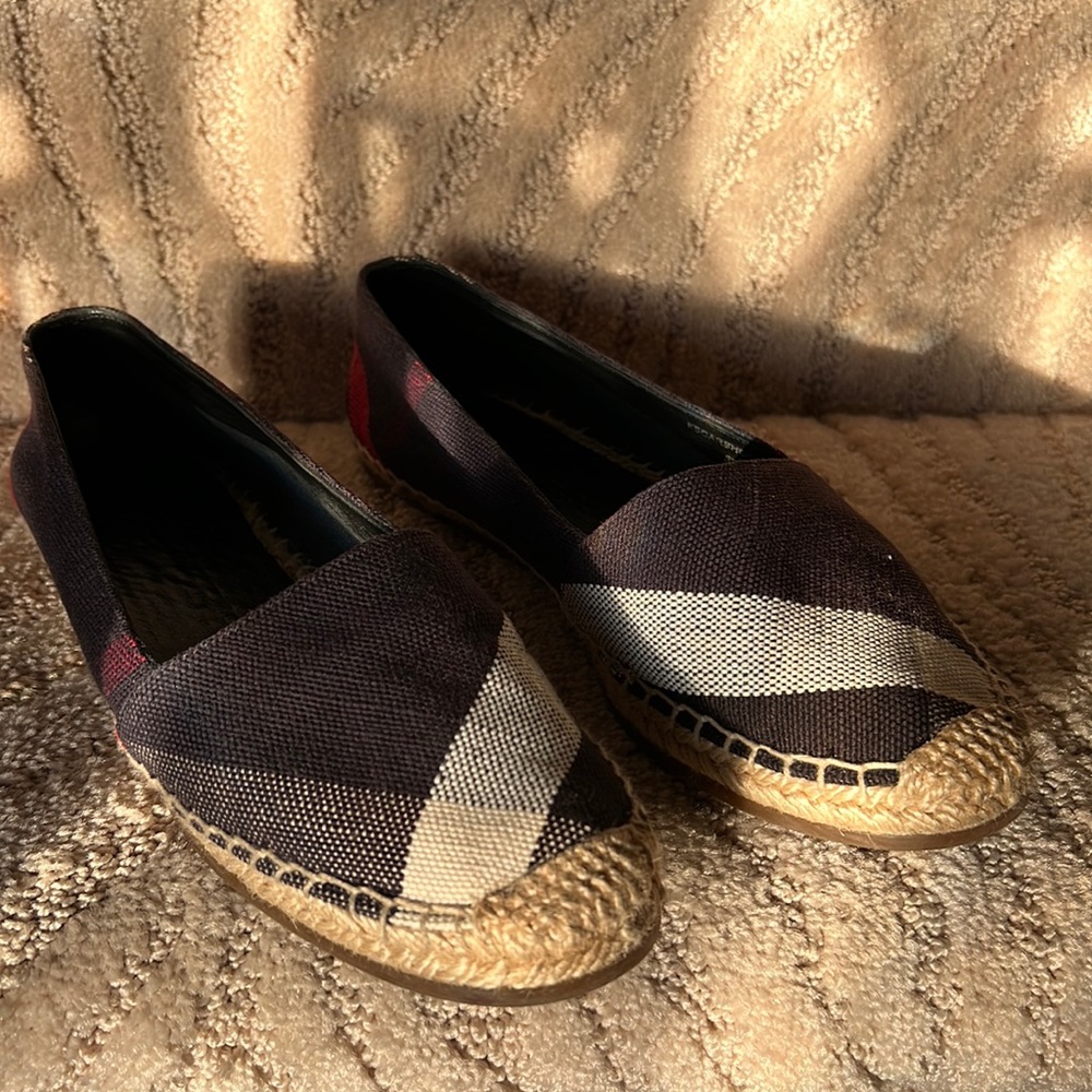 Burberry flats